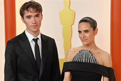 Jennifer Connellys Son Stellan Joins Her At Oscars 2023